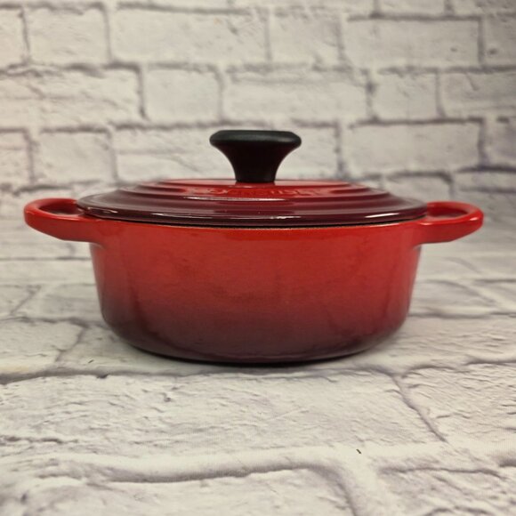 Le Creuset Enameled Cast Iron Signature Oval Dutch Oven 1Qt Cerise #7 France Min - Picture 1 of 9